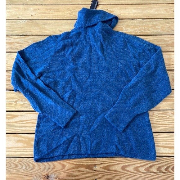 NWT Banana Republic Wool Turtleneck Sweater Size Medium Women’s Blue MSRP $109 - Picture 2 of 9